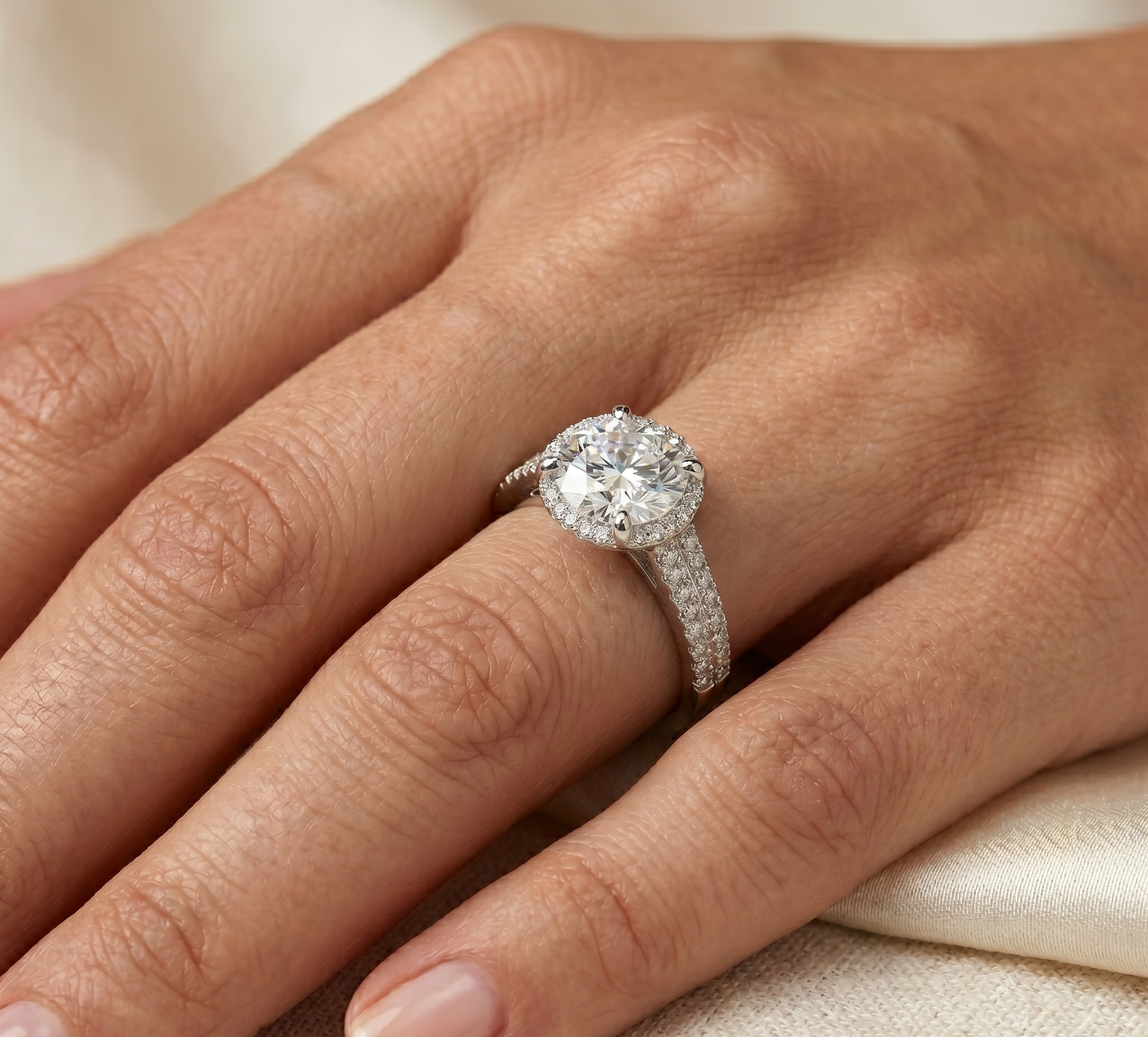 Silver Oval Raya Ring